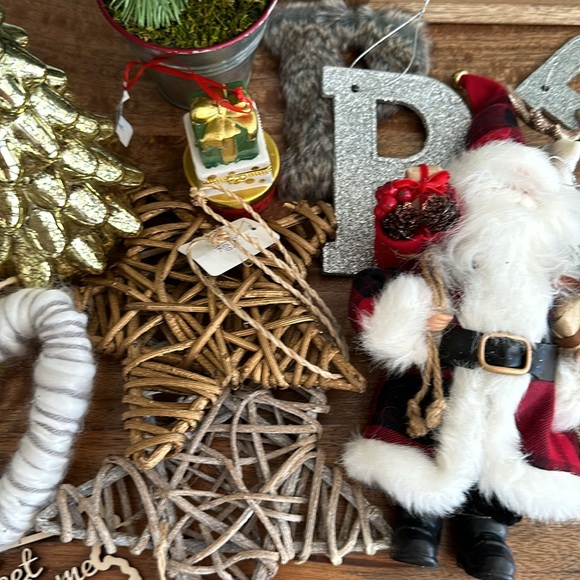 Lot 20 Christmas decor items with ornaments wall hangings art - Picture 9 of 14